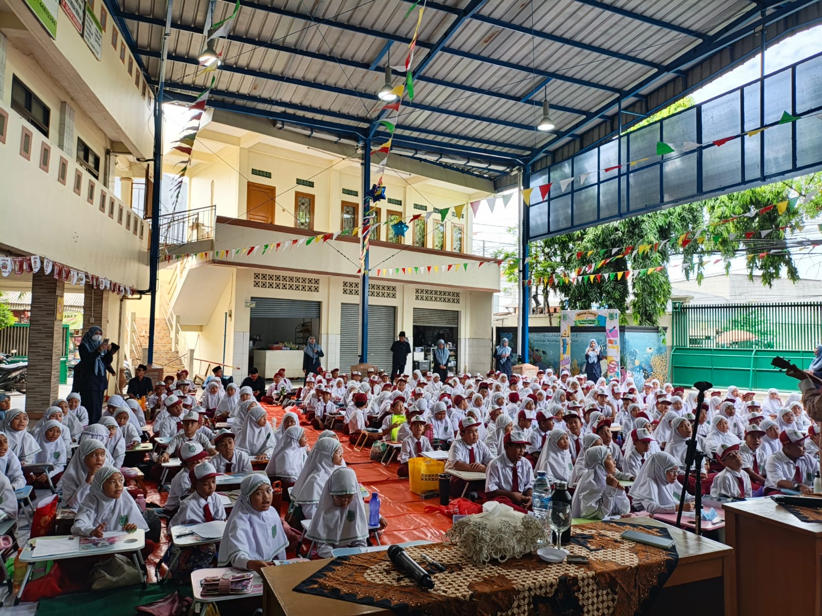 Wisata LiterAsyik Ke MI Umdatur Rasikhien